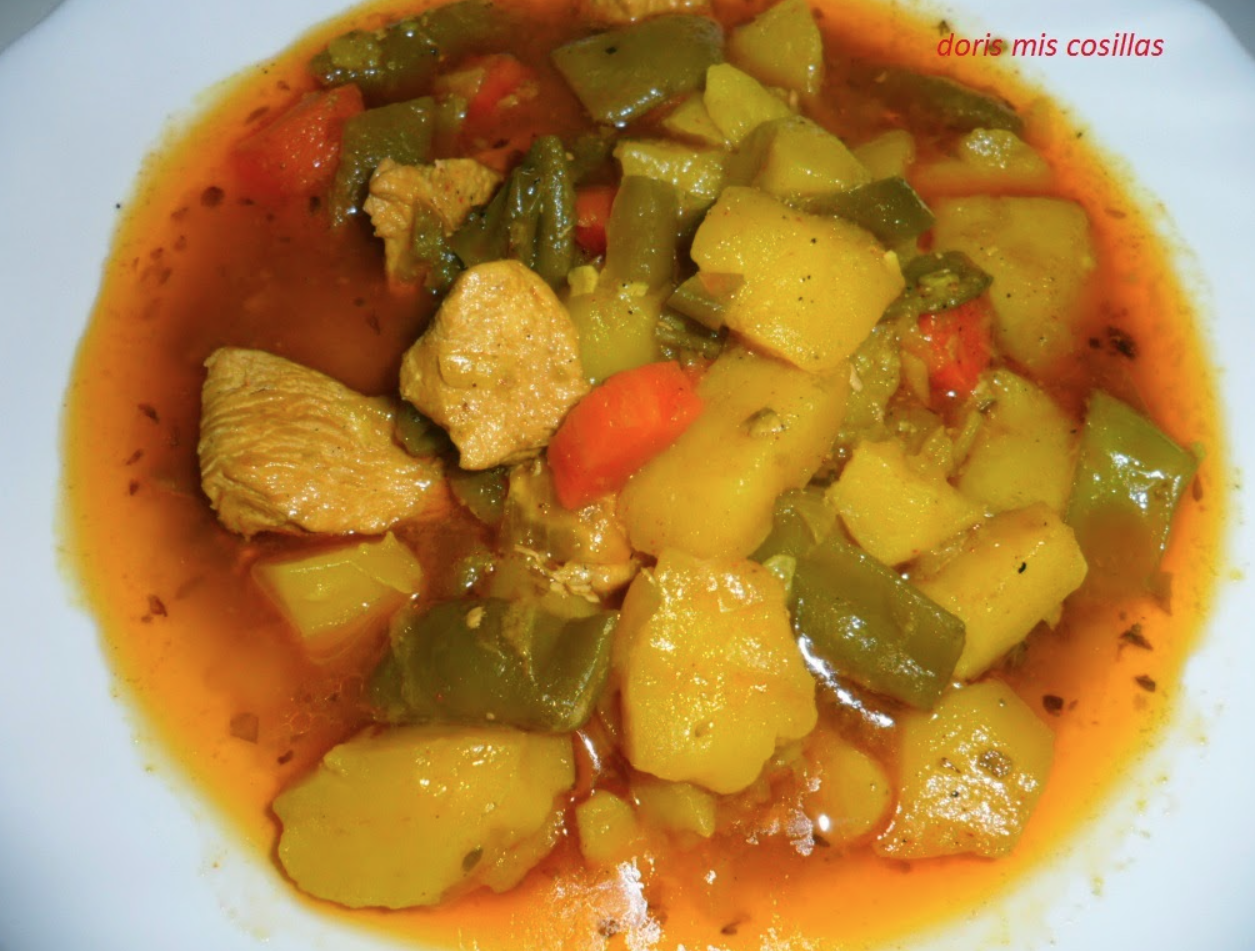 Parrillada de verduras con guiso de patatas carne de pollo y judías verdes